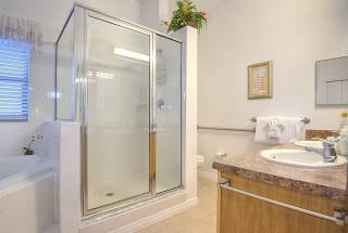 2 Bedroom Aruba Villa Bathroom