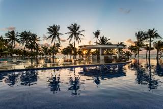 The Fives Infinity pool2