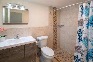 Deluxe Balcony Bathroom