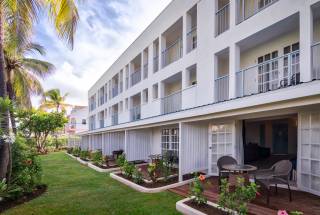 Deluxe Building Outside