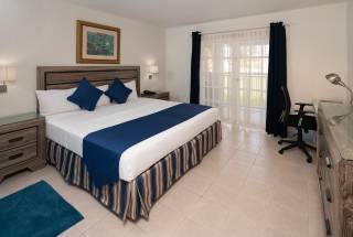 Deluxe King Patio Closed