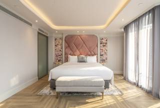 Deluxe Pool View Corner 2